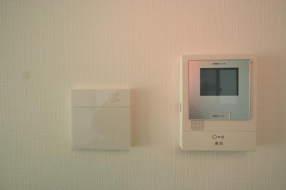 Other introspection. Monitor intercom that visitors at a glance
