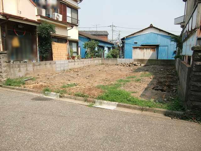 Local photos, including front road. Local (August 2013) Shooting