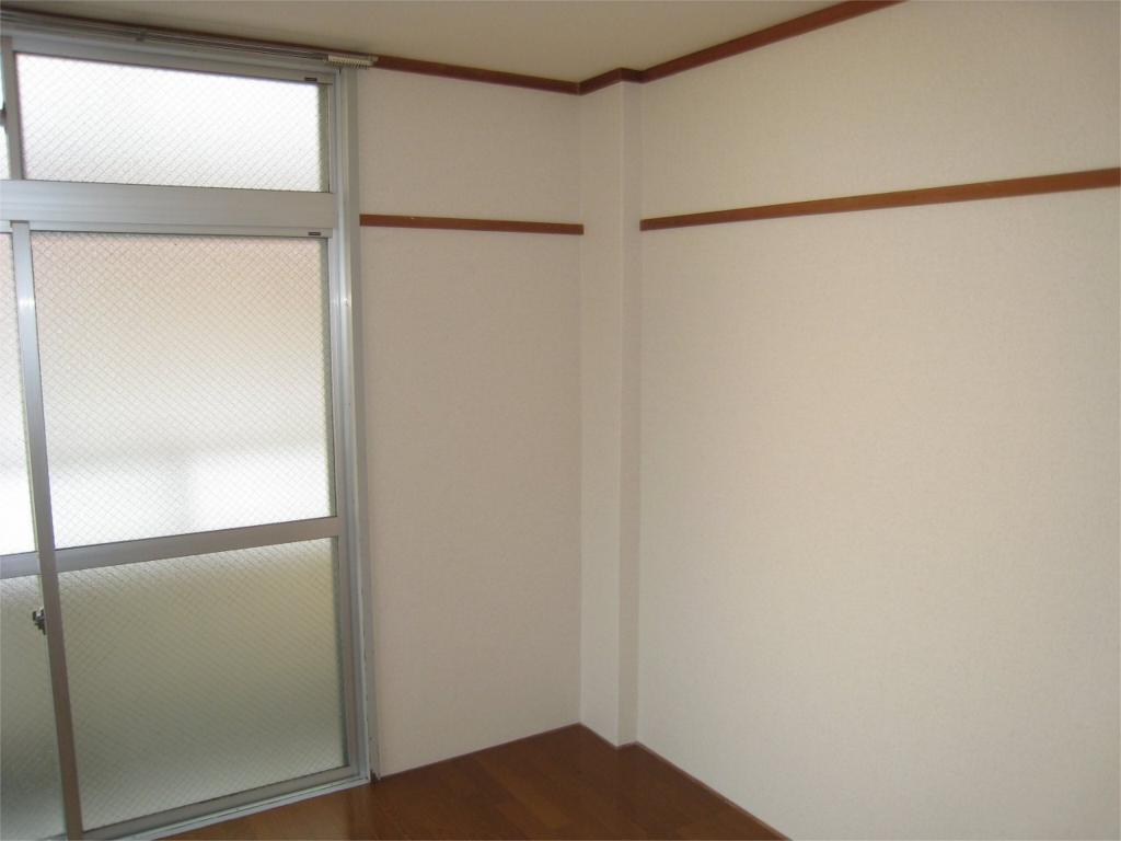 Other room space. There is no in the image, Air conditioning is standard