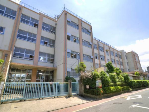 Junior high school. Higashiayase 660m until junior high school
