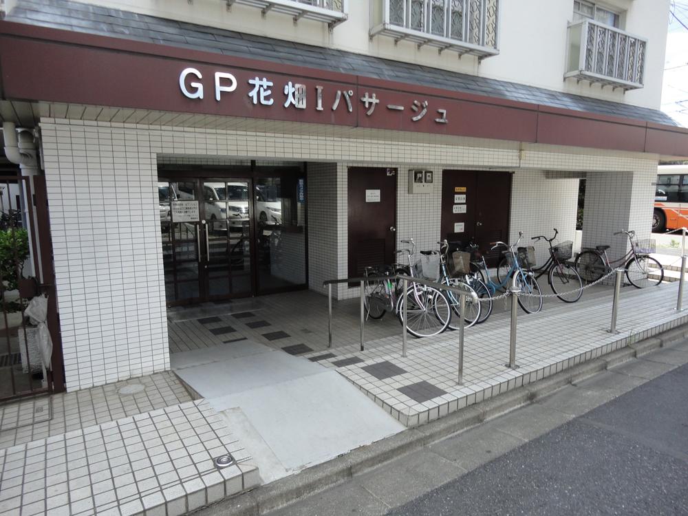 Entrance. Common areas