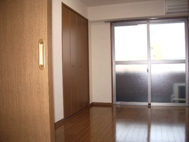 Living and room. Flooring of Western-style