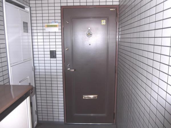 Entrance. It entrance approach is widely relaxed!