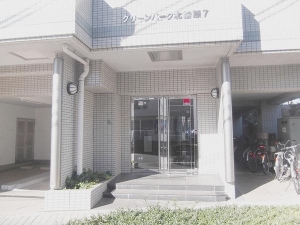 Entrance. Welcomes stylish entrance!