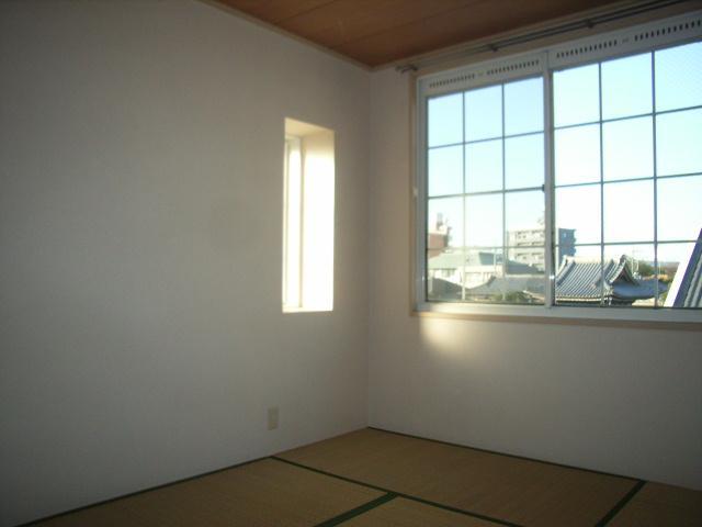 Living and room. Japanese-style room (north side)