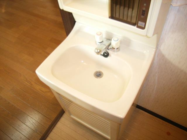 Washroom. Independent wash basin