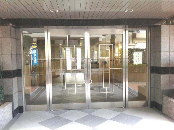 Entrance. Heisei Built 10 years!