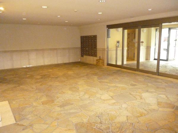 Entrance. Entrance inside