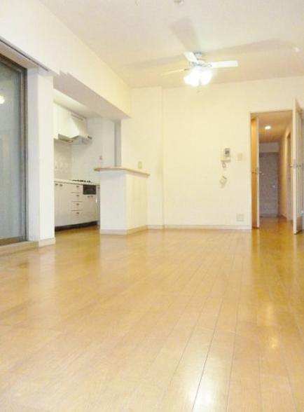 Living. Living-dining (about 10.7 tatami mats)