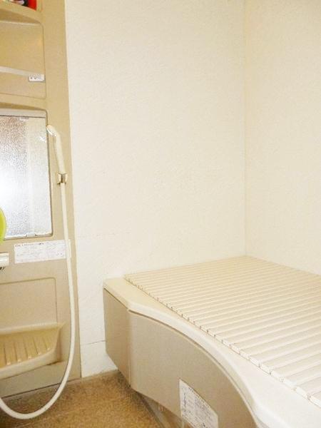 Bathroom. Bathroom (It is with Air Heating dryer)