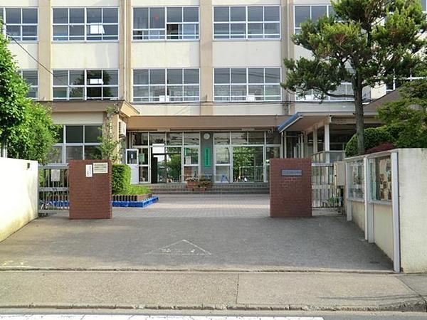 Primary school. 300m to Adachi Ward Shikahama first elementary school