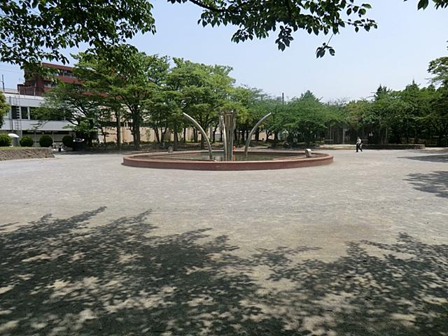 park. 500m to iris marsh park