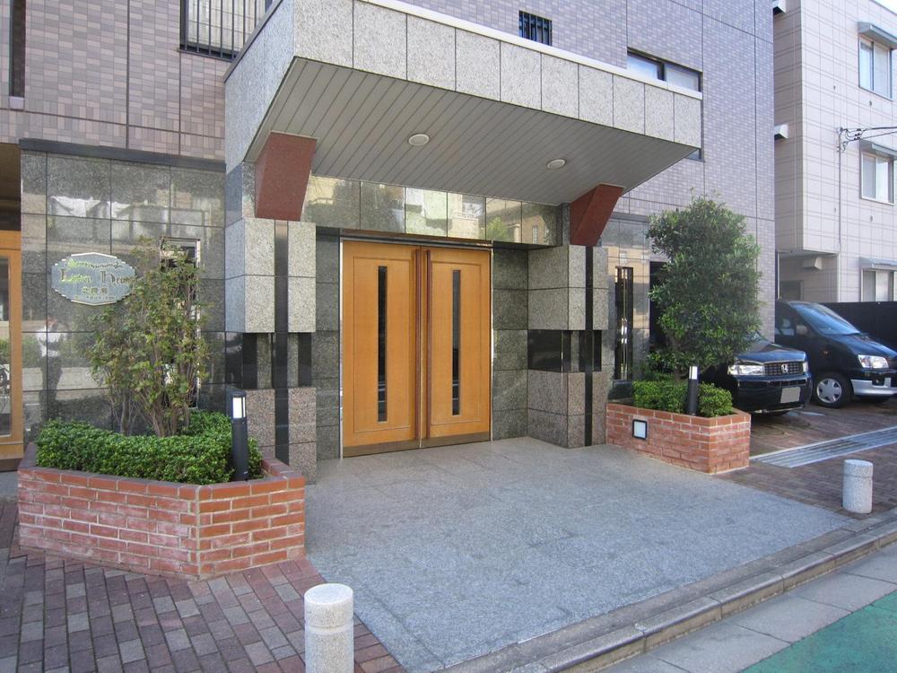 Entrance. Common areas