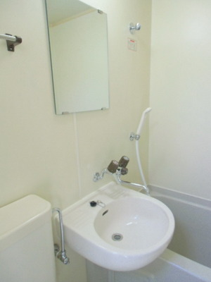 Washroom. 3-point unit bus Mirror washbasin