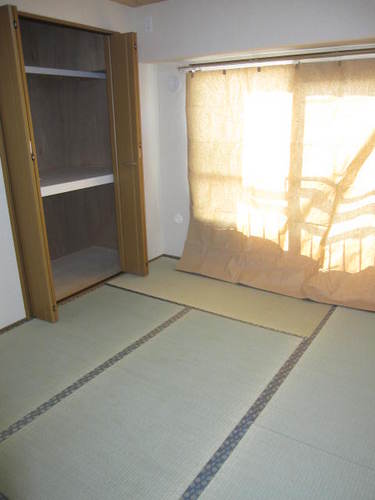 Other room space. Japanese-style room about 6.0 tatami