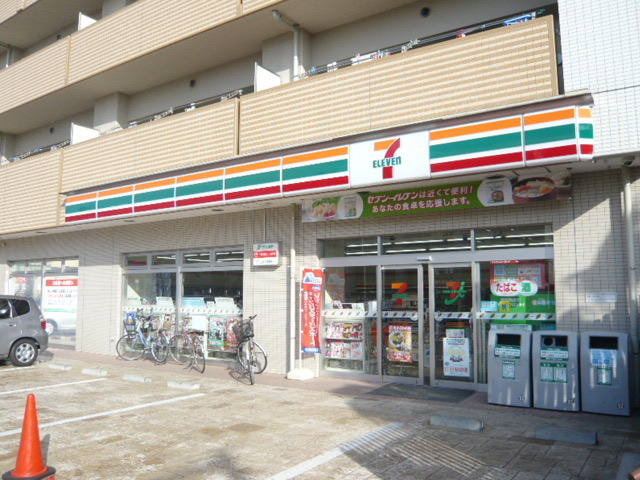 Convenience store. Seven-Eleven (convenience store) up to 100m