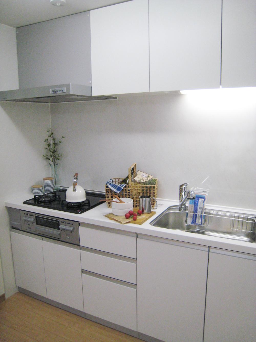 Kitchen. System kitchen was new exchange.