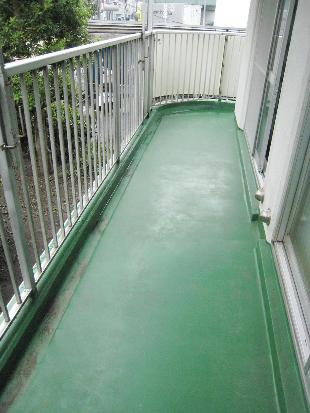 Balcony. Spacious balcony