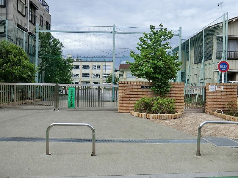 Primary school. Terachi to elementary school 560m