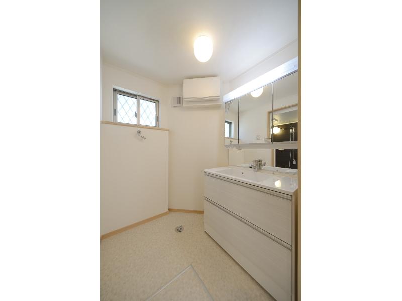 Wash basin, toilet. Building 2 washroom