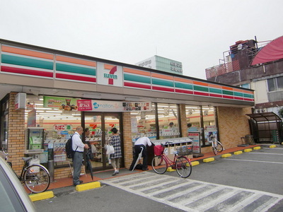 Convenience store. 684m to Seven-Eleven (convenience store)