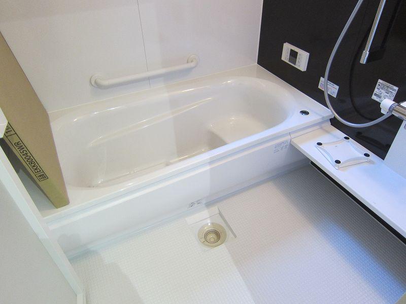 Bathroom. 18 Building bath