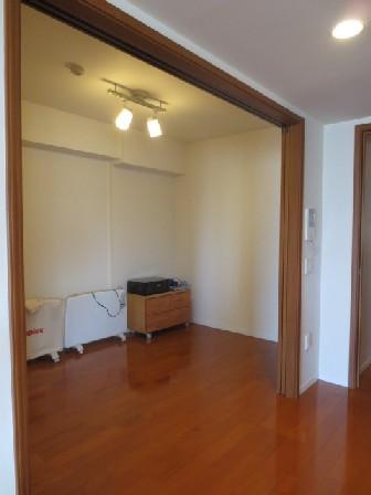 Non-living room. Indoor (12 May 2013) Shooting