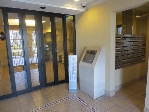 Entrance. Common areas