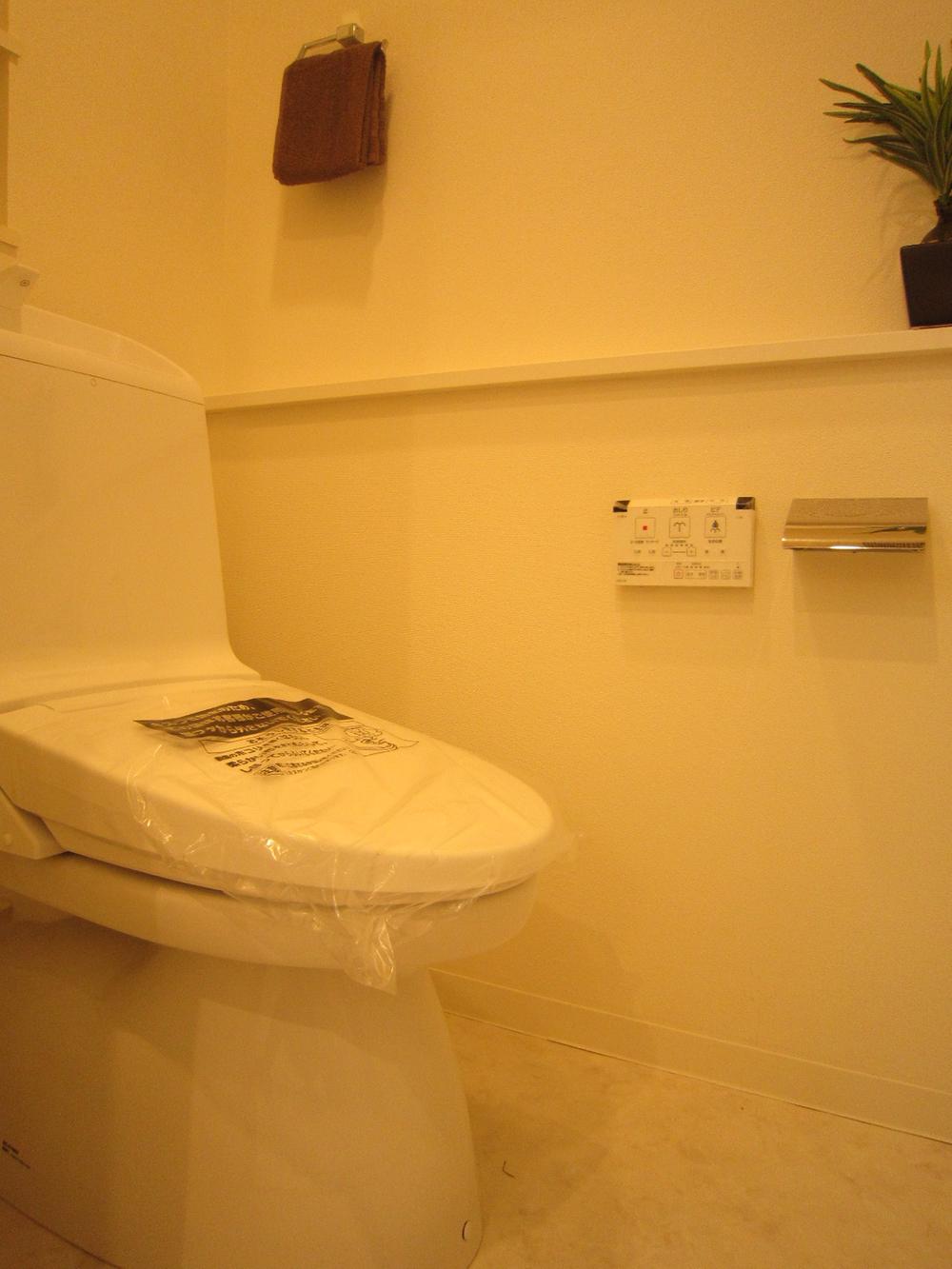 Toilet. Indoor (11 May 2013) Shooting