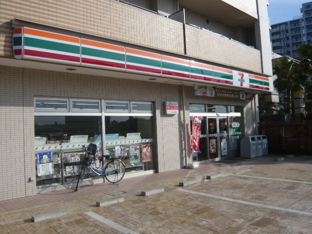 Convenience store. 240m to Seven-Eleven (convenience store)