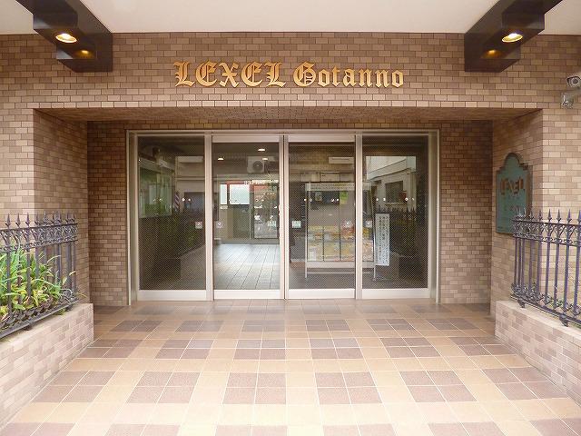 Entrance. Common areas