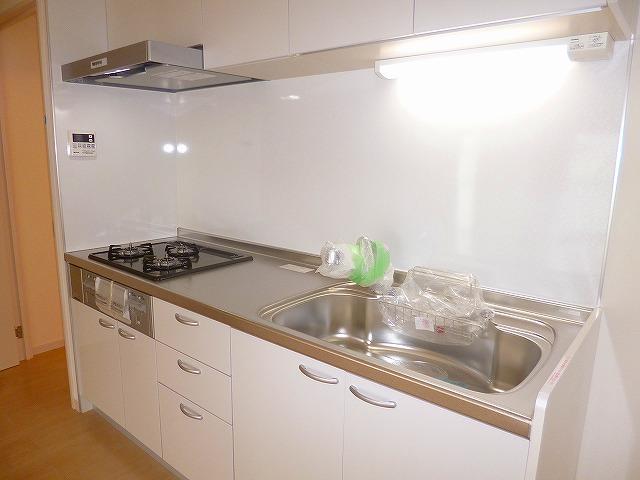 Kitchen. 3-burner stove in the kitchen.