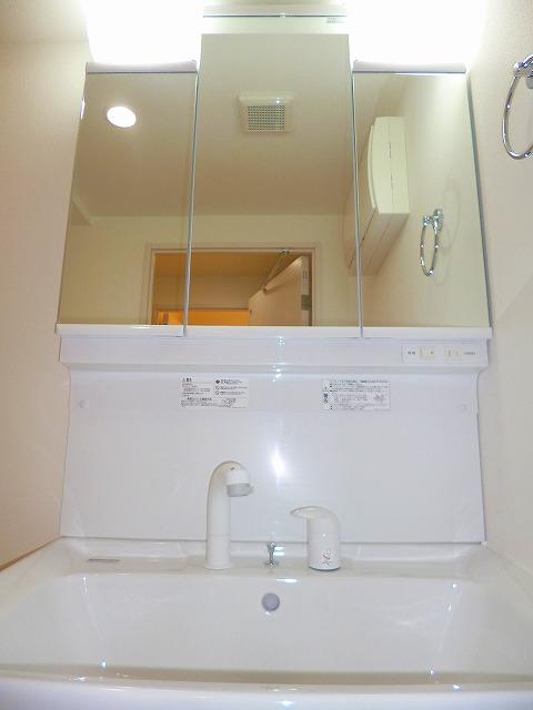 Wash basin, toilet. Because it is a specification of the head faucet shower was, It is also useful in cleaning