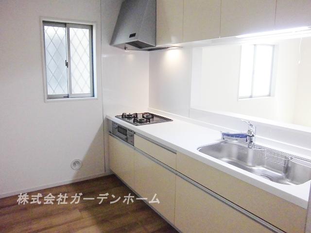 Model house photo.  ■ Popular face-to-face system kitchen to wife ■ 