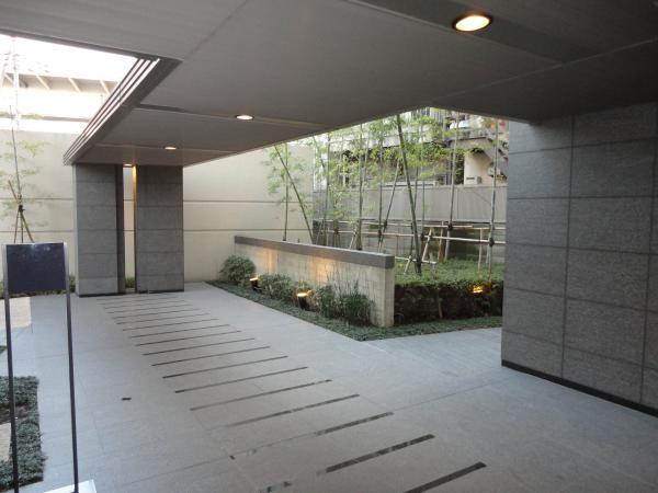 Entrance. entrance / December 2011 shooting