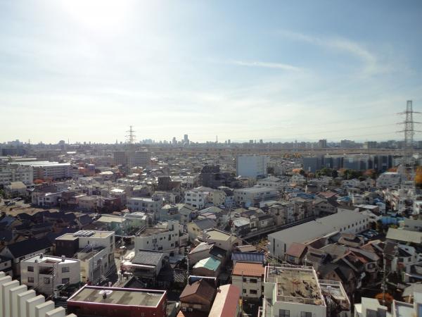 View photos from the dwelling unit. View from the balcony / 2013 November shooting