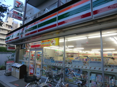 Convenience store. 250m to Seven-Eleven (convenience store)