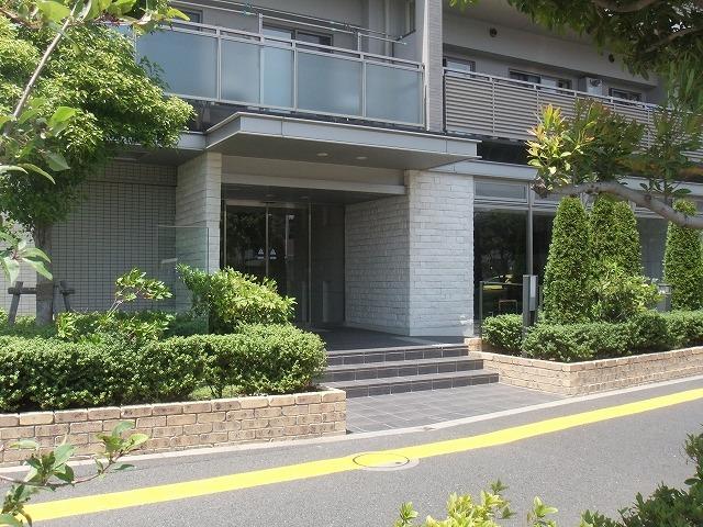 Entrance. Common areas