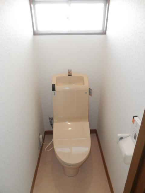 Toilet. Bidet