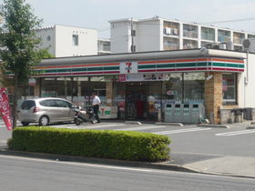 Convenience store. Seven-Eleven (convenience store) to 350m