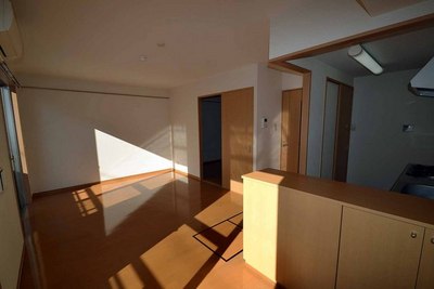 Living and room. Sunny living (MinamiMuko)