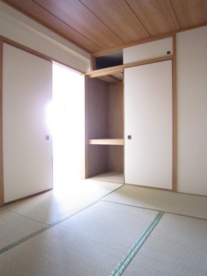 Living and room. Japanese-style room 6 quires