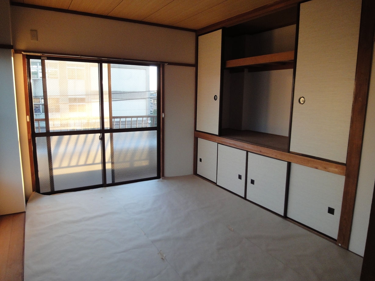 Living and room. Japanese-style room facing the 6 Pledge of balcony