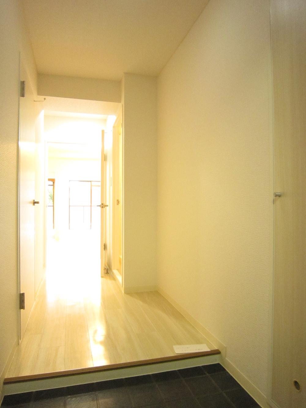 Entrance. Local (11 May 2013) Shooting