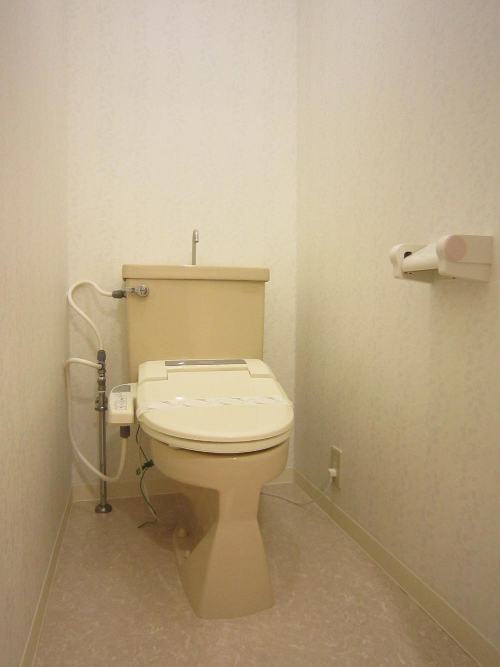 Toilet. Indoor (11 May 2013) Shooting