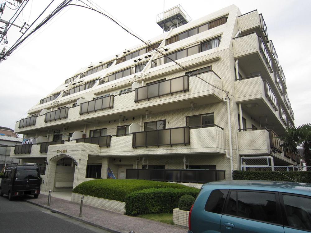 Local appearance photo. Local (11 May 2013) Shooting