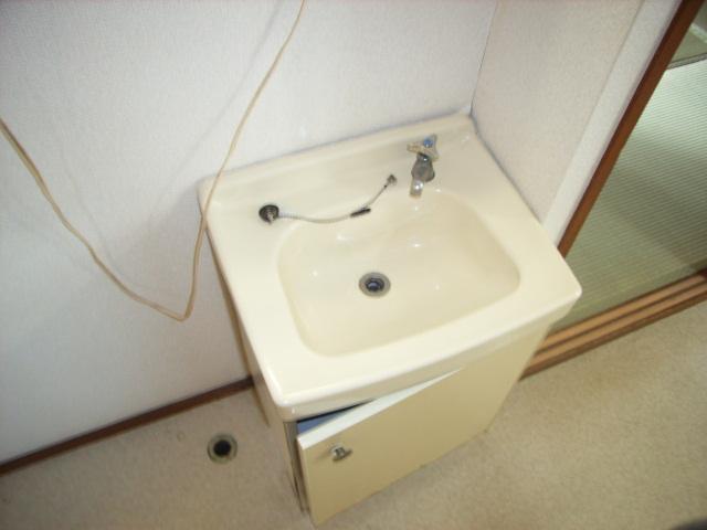 Washroom. Wash basin