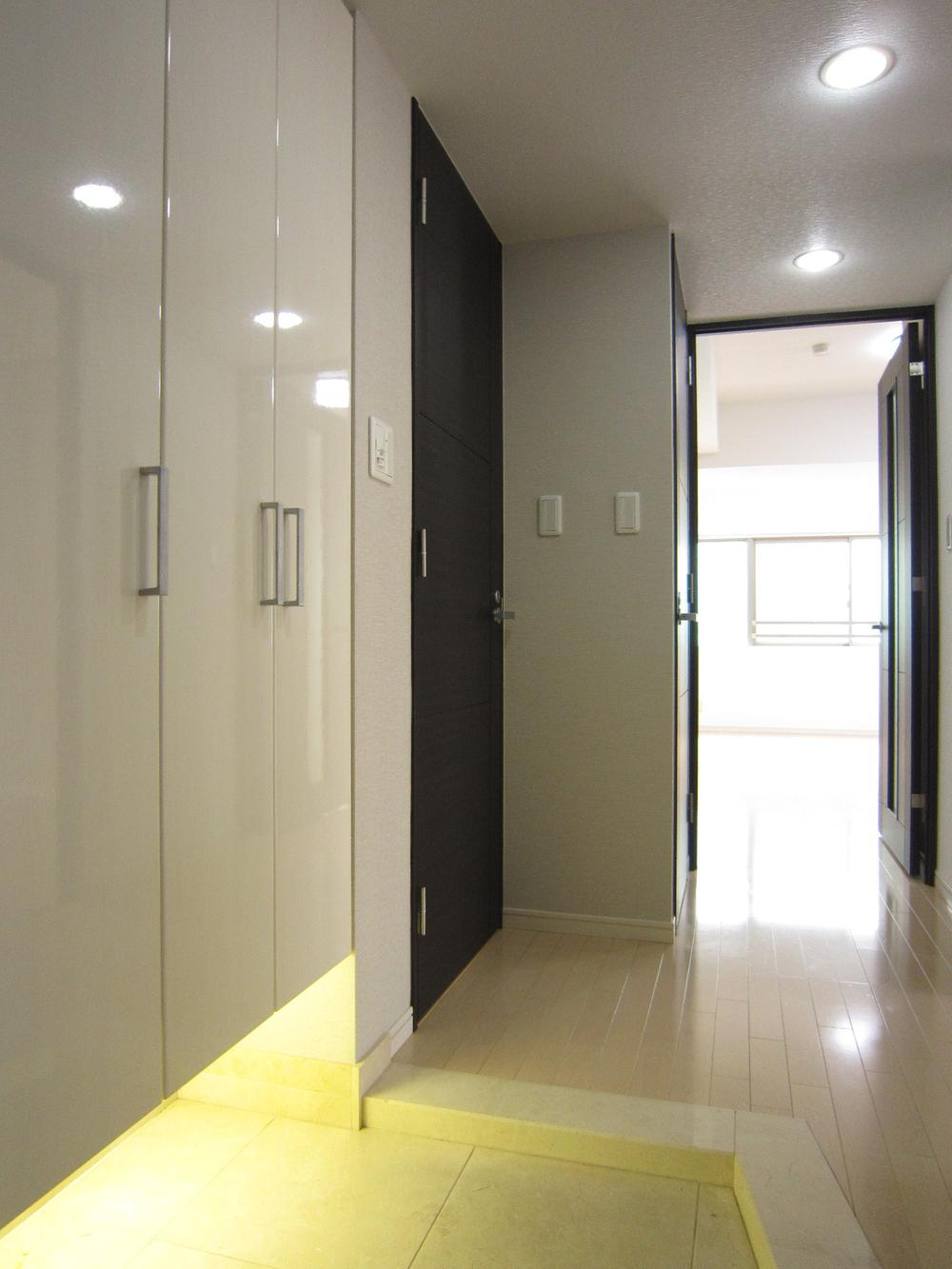 Entrance. Local (August 2013) Shooting