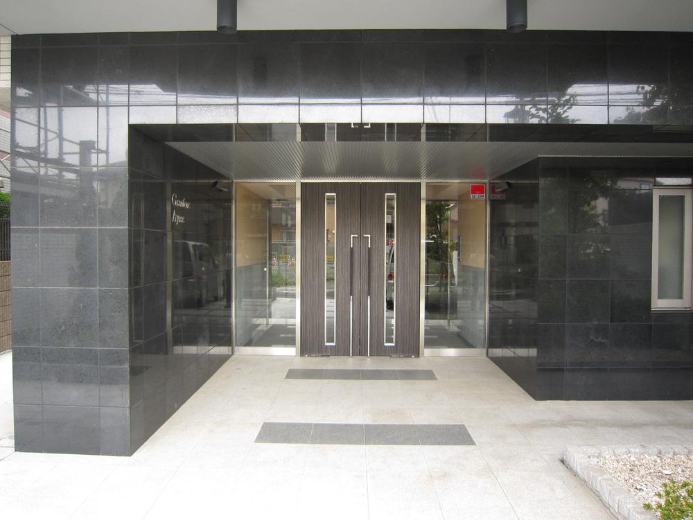 Entrance. Common areas