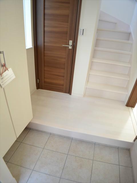 Entrance. Large entrance with storage